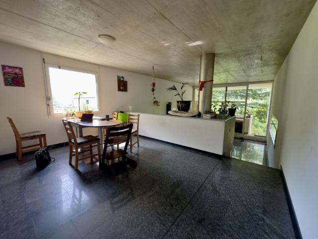 CASA UNIFAMILIARE DI 7 LOCALI CON AMPIO GIARDINO A GIORNICO
