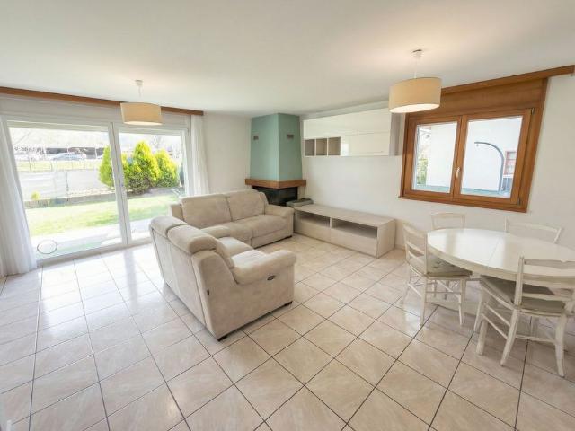 Casa unifamiliare di 7.5 locali con giardino privato e 2 posteggi