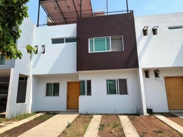 CASA VACACIONAL EN VENTA CON ALBERCA PRIVADA CLIMATIZADA EN ZAPOTLANEJO