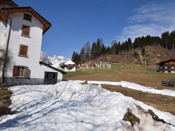 CASA VACANZE in VENDITA a COMELICO SUPERIORE di 16 vani
