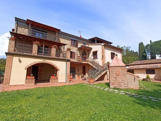 CASA VACANZE in VENDITA a GUARDISTALLO di 20 vani