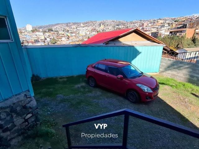 CASA VALPARAISO CON 2 PATIOS CAPACIDAD PARA ESTACIONAMIENTO