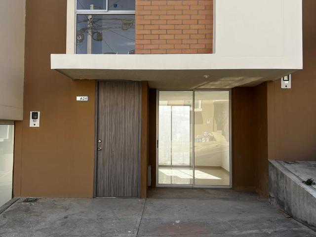 CASA variante la floresta conjunto montevelo, La Cordialidad, Los Patios