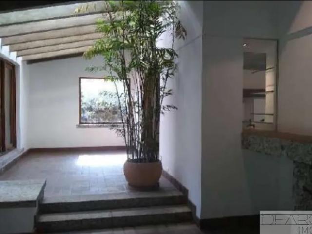 Casa à Venda no Cidade Jardim 4 Suítes, 5 Vagas e Amplo Jardim
