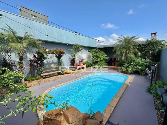 Casa à venda no Jardim das Oliveiras com 2 quartos 1 suíte, edícula e Piscina