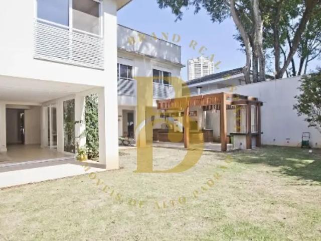 Casa á venda ou locação de 583 m², com 4 quartos, piscina e 6 vagas no bairro Jardim Guedala