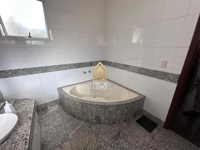 Casa à venda com 4 quartos, no bairro Santa Lúcia