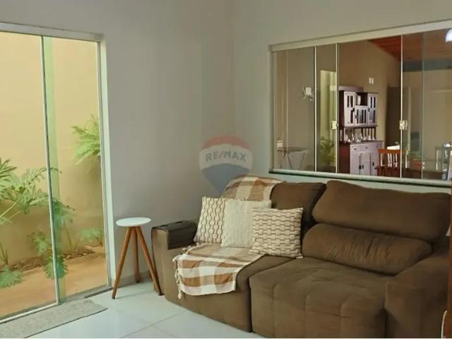 Casa À Venda, Com Três Quartos Sendo Um Suíte Com Closet, No Centro Em Ituiutaba MG