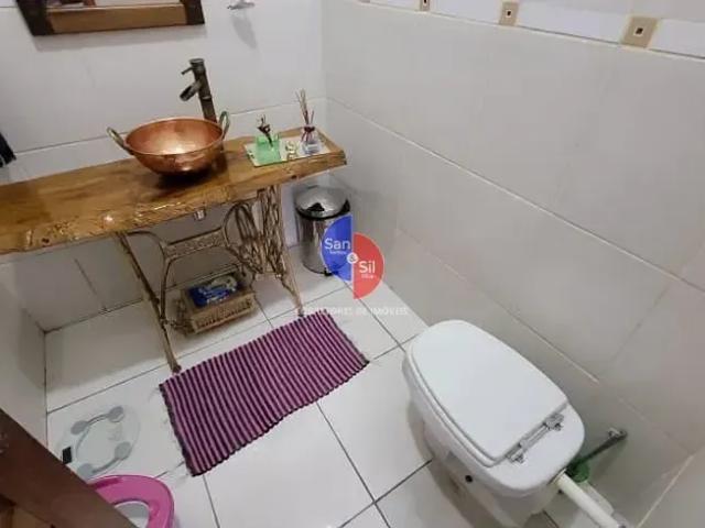 Casa à venda, composta de 4 quartos sendo 2 suíte, 4 banheiros, piscina, área gourmet, localizada n