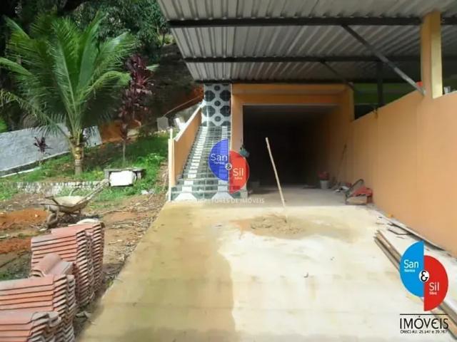 Casa à venda, composta de 5 quartos sendo 1 suíte, 2 banheiros, 3285m² de terreno, localizada no Pa