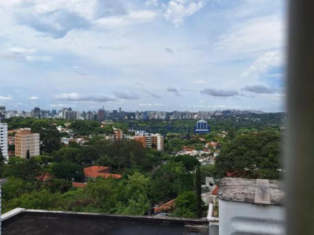 Casa à venda de 204m² na Vila Madalena. Com quintal e churrasqueira