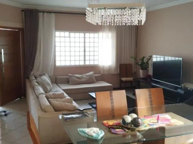 Casa à venda em Londrina, Jardim Tarumã, com 3 quartos, com 156 m²