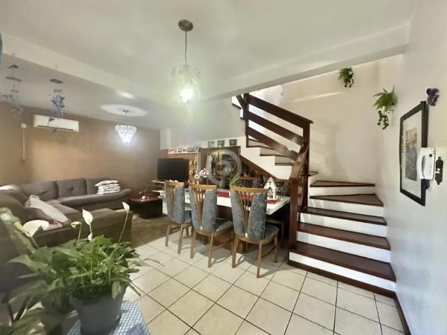 Casa à venda em Novo Hamburgo, Petrópolis, com 3 quartos, com 205 m²