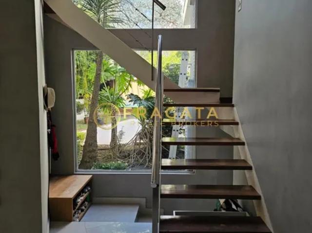 Casa à venda em Alto de Pinheiros, São Paulo 4 quartos sendo 3 suítes e 2 vagas