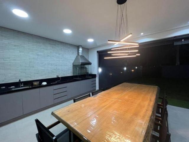 Casa venda toda reformada três suítes terreno mil metros
