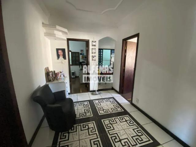Casa à venda 3 quartos no Bairro Lindéia