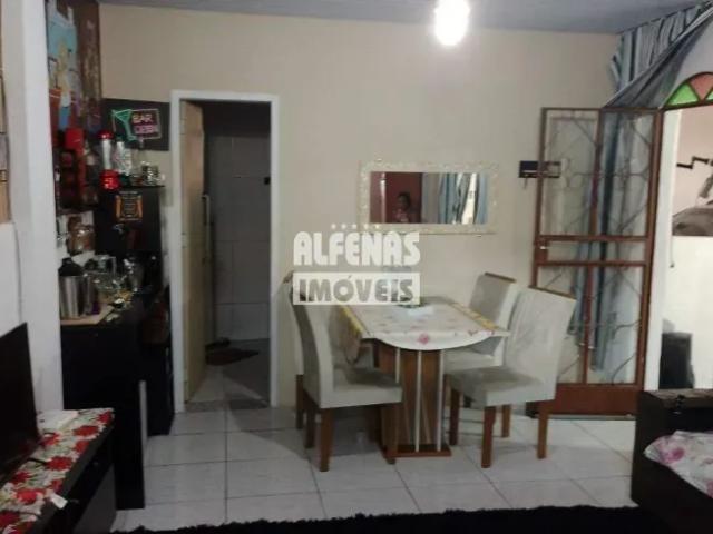 Casa à venda 8 quartos no Bairro Lindéia