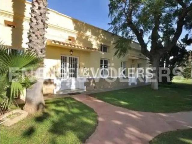 Casa Venta Mataró, Cinc Sènies