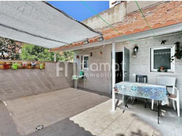 Casa Venta Mollet del Vallès, Col·legis Nous