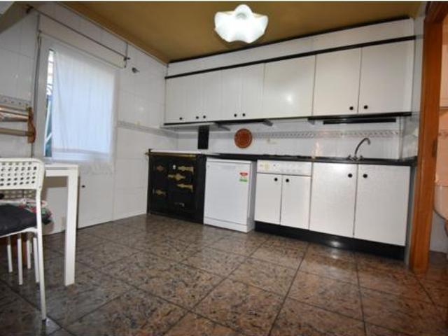 Casa adosada Venta Noja, Centro