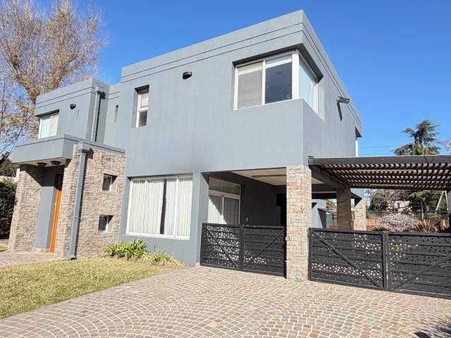 Casa venta o Alquiler amueblado 5 ambientes en Barrio cerrado Altos Del Sol ? 242m?
