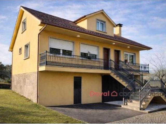 Casa Venta O Porriño, Atios