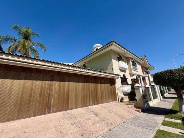CASA VENTA BUGAMBILIAS PRIMERA SECCION