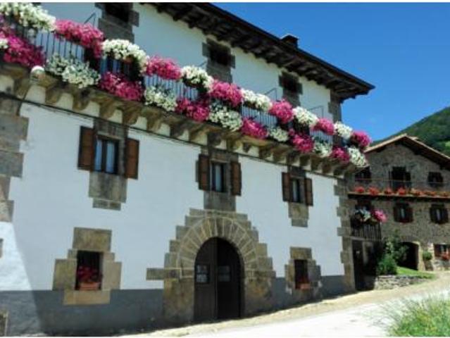 Casa Venta Basaburúa, Jaunsarás Jauntsarats