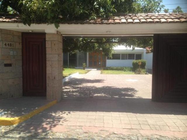Casa venta campestre los pinos un nivel 8 recamaras 4 baños 6 estacionamientos