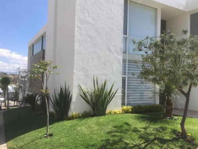 Casa Venta Cañada del Refugio en esquina con jacuzzi Zona Norte Leon Gto