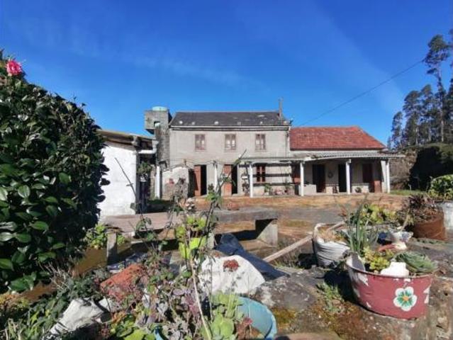 Casa Venta Cerdido, A Vila da Igrexa