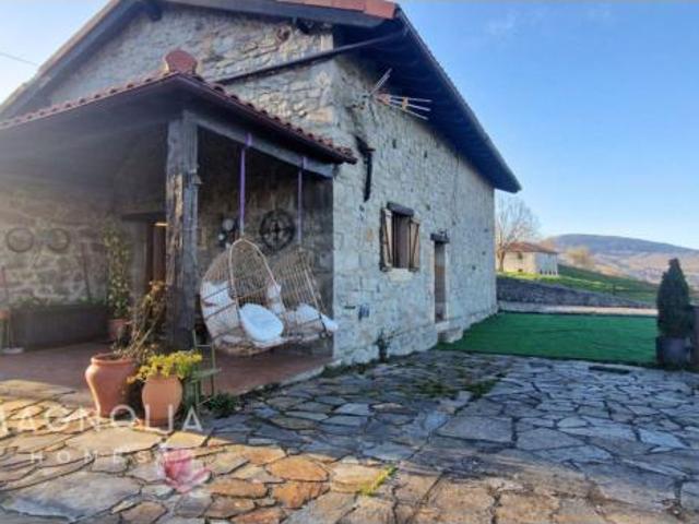 Casa Venta Corvera de Toranzo, Castillo Pedroso