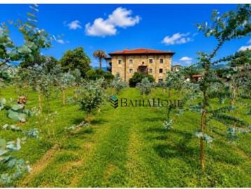 San Vicente de Toranzo, Cantabria - Plaza aparcamiento