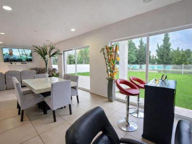Casa venta dentro de privada con vista a la laguna en Foresta Metepec