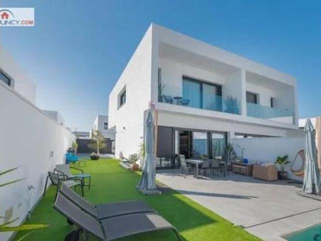 Casa Venta Dos Hermanas, Entrenúcleos