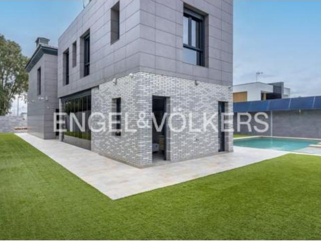 Casa Venta Dos Hermanas, Entrenúcleos