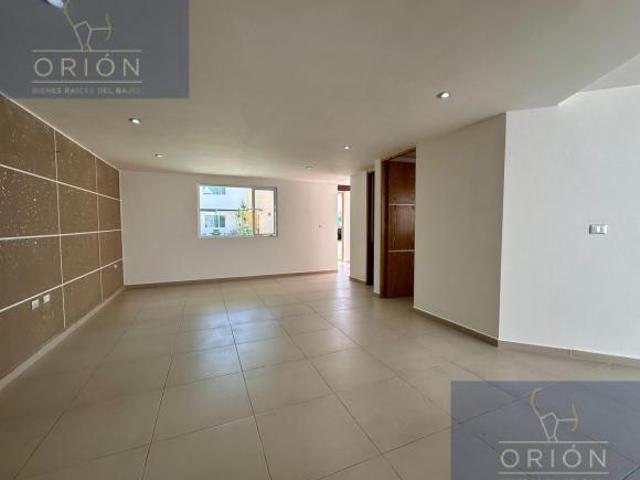 Casa Venta El Pueblito en Condominio con alberca Corregidora Queretaro