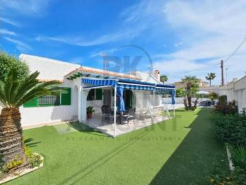 Casa en venta en Baix Vinalopó - Jardín