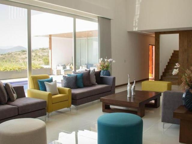 Casa Venta en Amanali Luminosa, alberca y jardín Privado