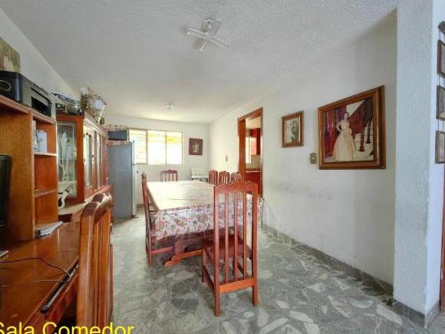 CASA VENTA EN COL. LOMAS DE SAN LORENZO / 240m2