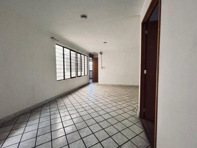 CASA VENTA EN COL. METROPOLITANA 3ERA SECC / 218m2