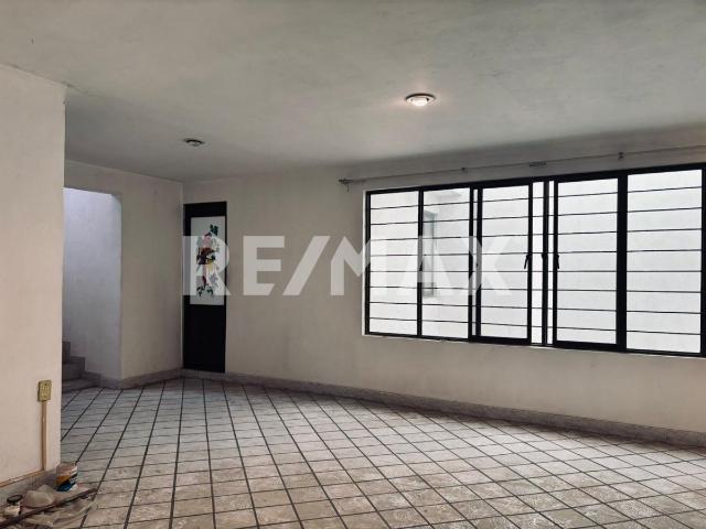 CASA VENTA EN COL. METROPOLITANA 3ERA SECC / 218m2