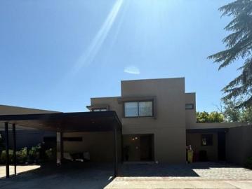 CASA VENTA EN EXCLUSIVO CONDOMINIO DE SANTA ELENA CHICUREO