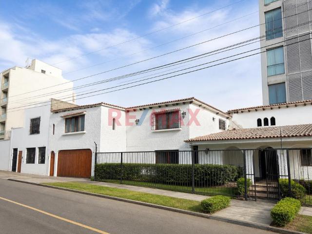 Casa Venta En Surco Ubicada En Jr. Los Morochucos 100 Urb. Sta. Constanza Precio $780,000 At 400M2