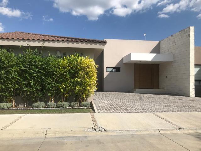 CASA VENTA EN SAN LORENZO RESDENCIAL