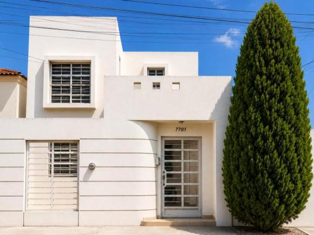 Casa Venta Esquina en Jardines de Andalucía, Guadalupe