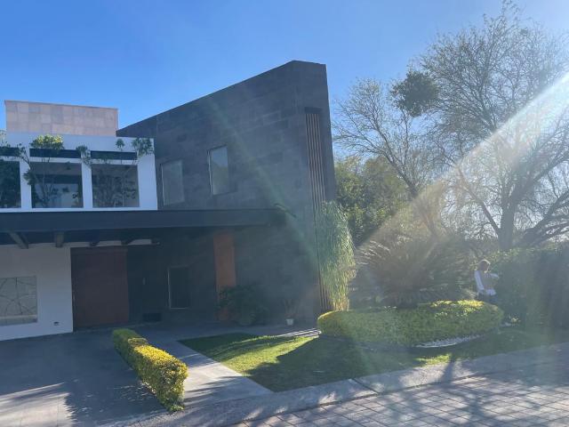 CASA VENTA JURICA CONDOMINIO EXCLUSIVO