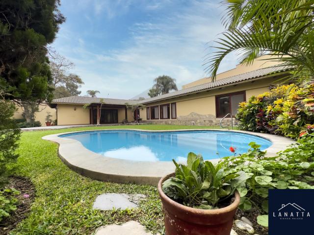 Casa Venta LA LAGUNA DE MONTERRICO Condominio Británico 4 dormitorios 595m2 construidos