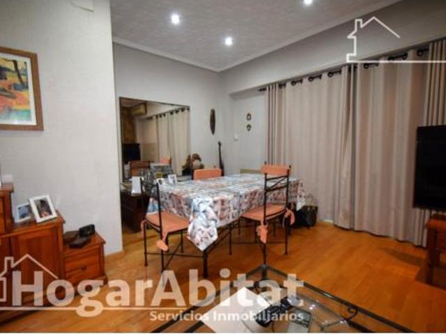 Casa Venta Paterna, Centre