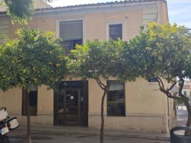 Casa Venta Paterna, Centre